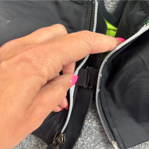 NIKE Women’s Black/Yellow High Support Zipper Front Sports Bra size - Large - Picture 5 of 6